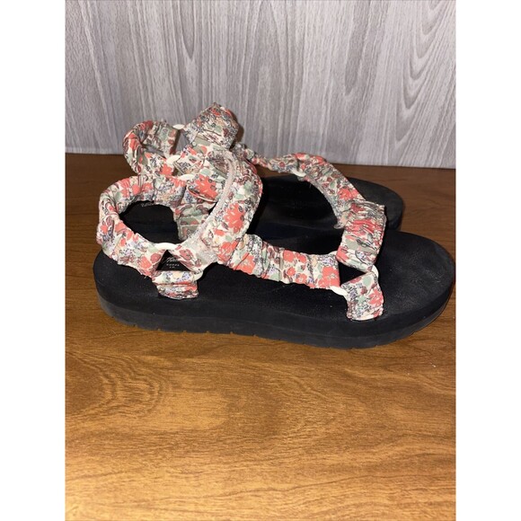 Universal Thread Women's Sport Sandals Size 8 Floral Coral Yellow Green Strappy - Picture 2 of 13